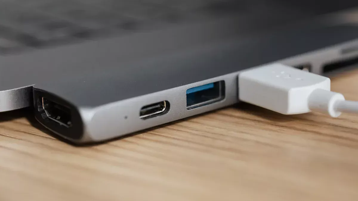 २०२५ तमे वर्षे USB Type-C प्रौद्योगिकीम् अङ्गीकृतवन्तः शीर्ष उद्योगाः
