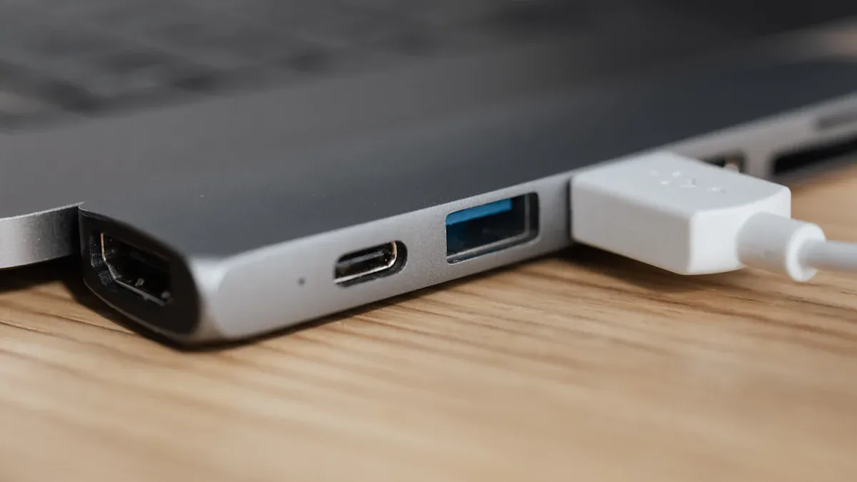 Keputusan Ujian Kelajuan Thunderbolt lwn Ethernet untuk 2025